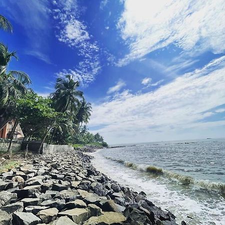 Baywatch By Grha - A Picturesque Beachfront Villa Kozhikode Bagian luar foto