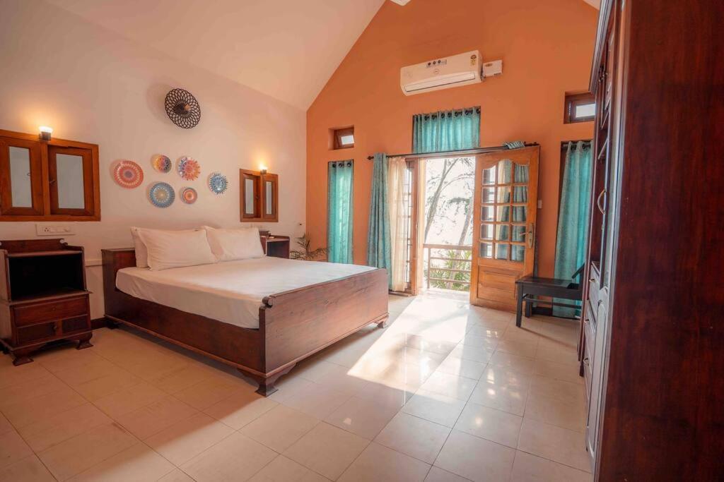 Baywatch By Grha - A Picturesque Beachfront Villa Kozhikode Bagian luar foto