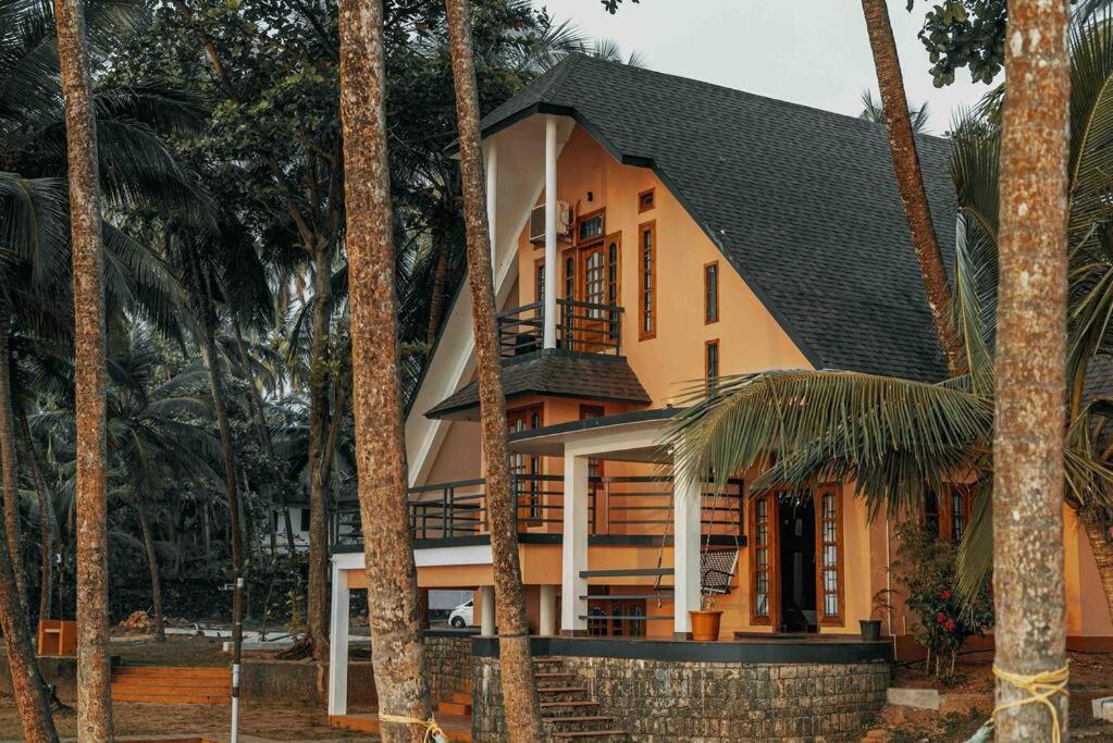 Baywatch By Grha - A Picturesque Beachfront Villa Kozhikode Bagian luar foto