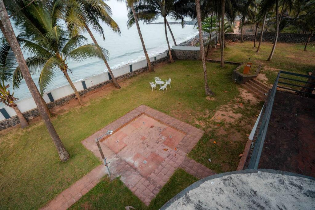 Baywatch By Grha - A Picturesque Beachfront Villa Kozhikode Bagian luar foto
