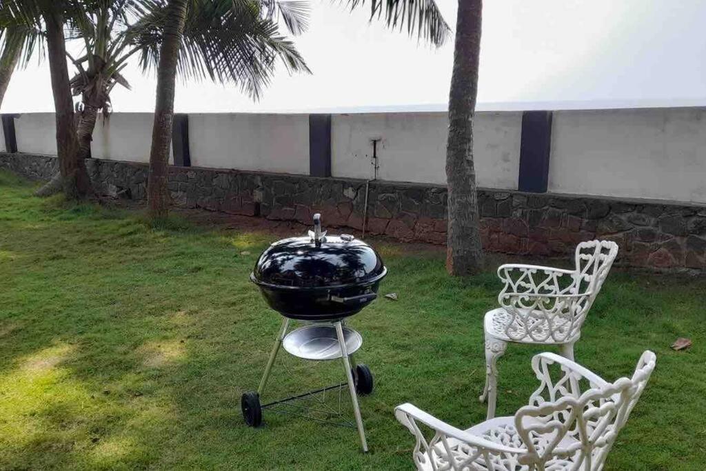 Baywatch By Grha - A Picturesque Beachfront Villa Kozhikode Bagian luar foto