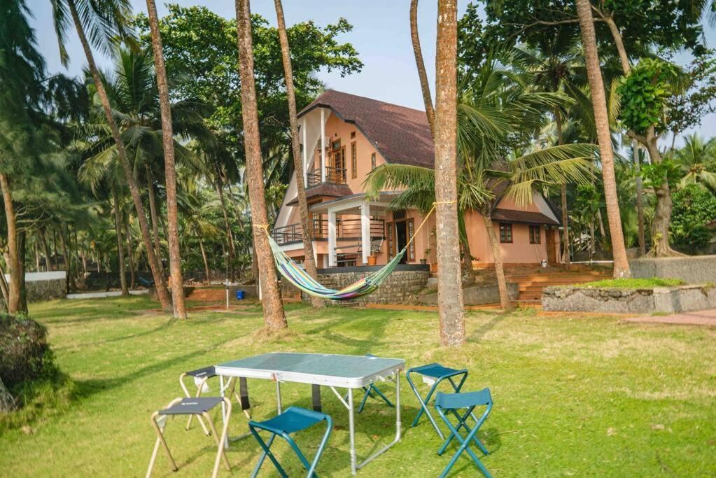 Baywatch By Grha - A Picturesque Beachfront Villa Kozhikode Bagian luar foto