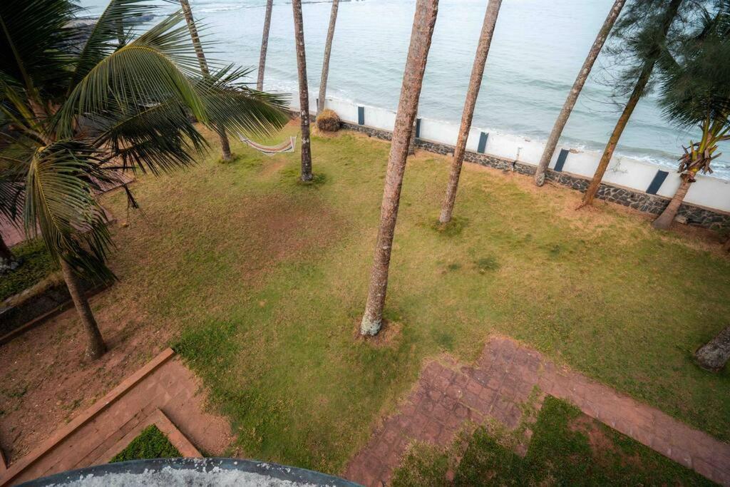 Baywatch By Grha - A Picturesque Beachfront Villa Kozhikode Bagian luar foto