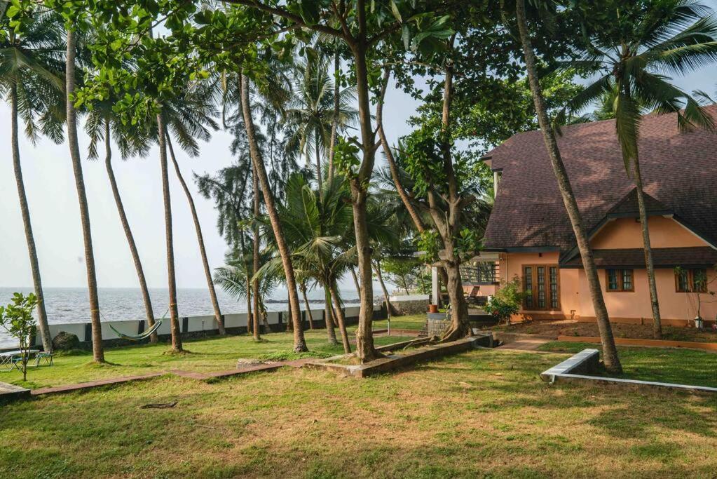 Baywatch By Grha - A Picturesque Beachfront Villa Kozhikode Bagian luar foto