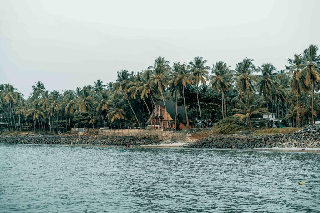 Baywatch By Grha - A Picturesque Beachfront Villa Kozhikode Bagian luar foto