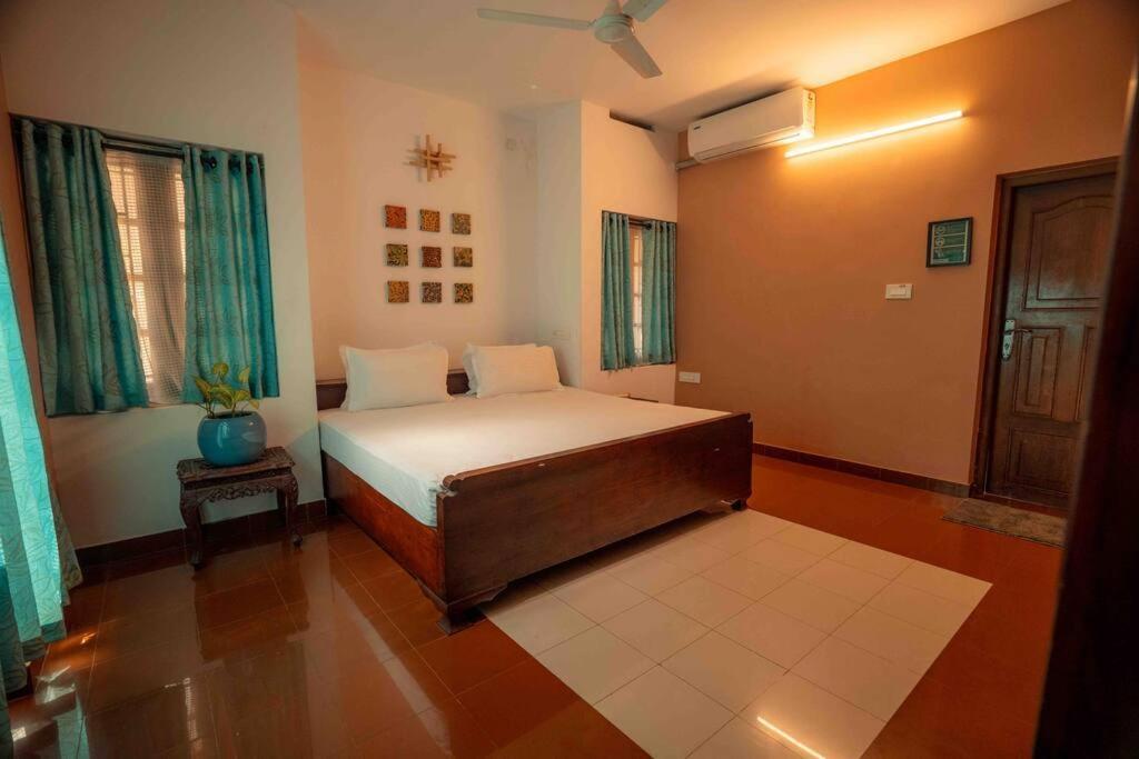 Baywatch By Grha - A Picturesque Beachfront Villa Kozhikode Bagian luar foto