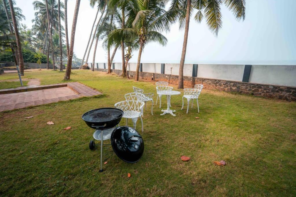 Baywatch By Grha - A Picturesque Beachfront Villa Kozhikode Bagian luar foto