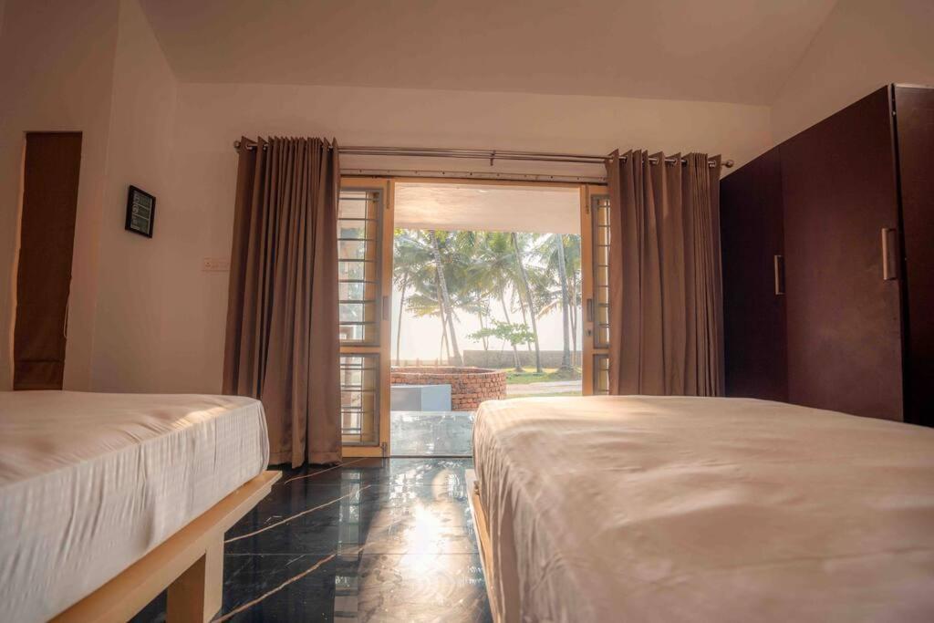 Baywatch By Grha - A Picturesque Beachfront Villa Kozhikode Bagian luar foto