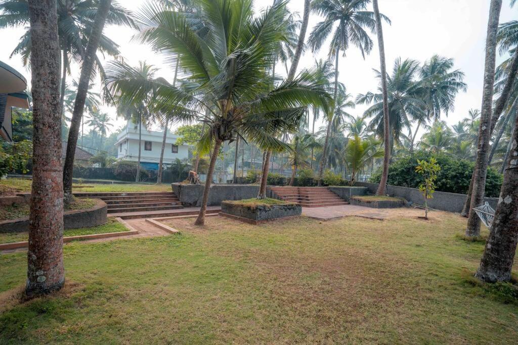 Baywatch By Grha - A Picturesque Beachfront Villa Kozhikode Bagian luar foto