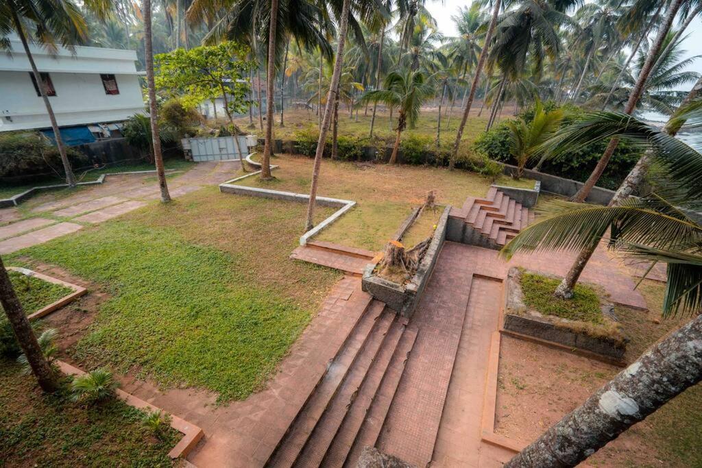 Baywatch By Grha - A Picturesque Beachfront Villa Kozhikode Bagian luar foto