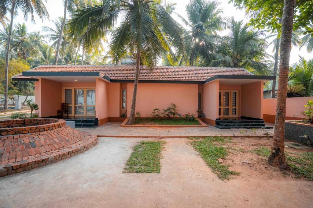 Baywatch By Grha - A Picturesque Beachfront Villa Kozhikode Bagian luar foto