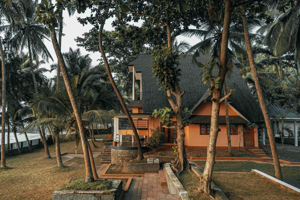 Baywatch By Grha - A Picturesque Beachfront Villa Kozhikode Bagian luar foto