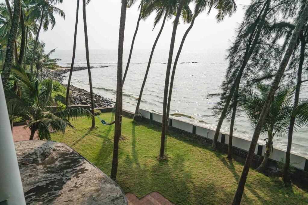 Baywatch By Grha - A Picturesque Beachfront Villa Kozhikode Bagian luar foto